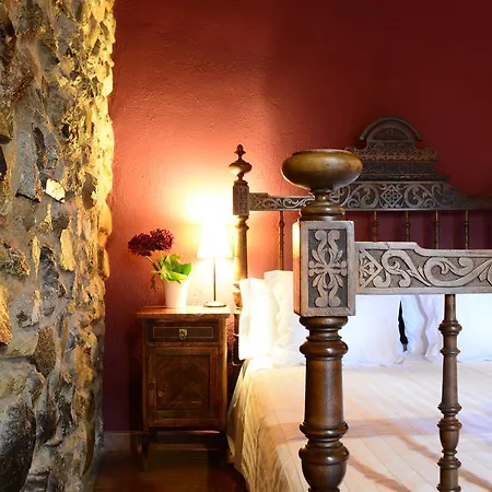 Les Velles Escoles Guest house Les Irles