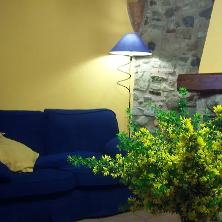 Les Velles Escoles 4* Les Irles